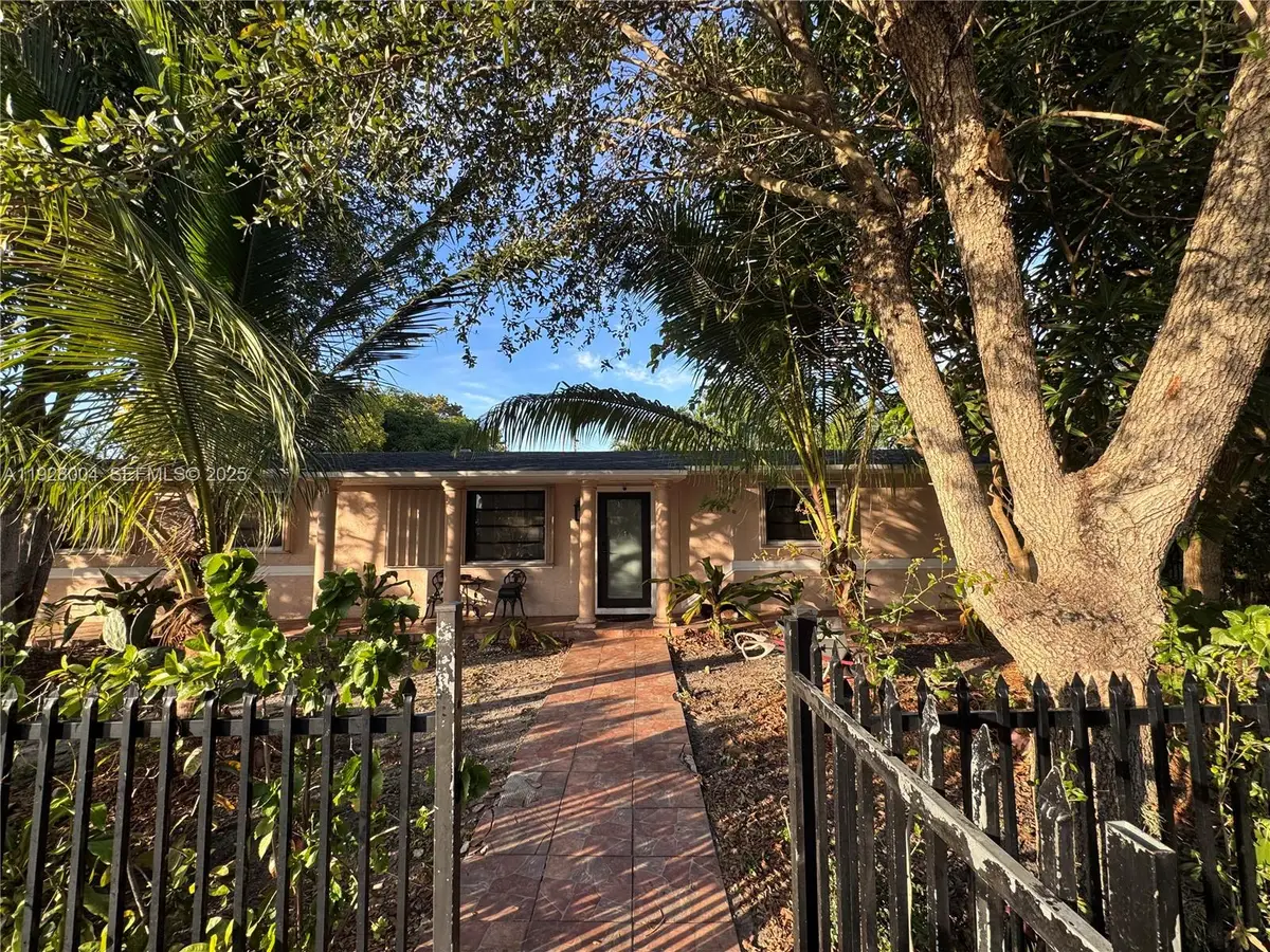 111 NE 175th St, North Miami Beach, FL 33162 - Image #1