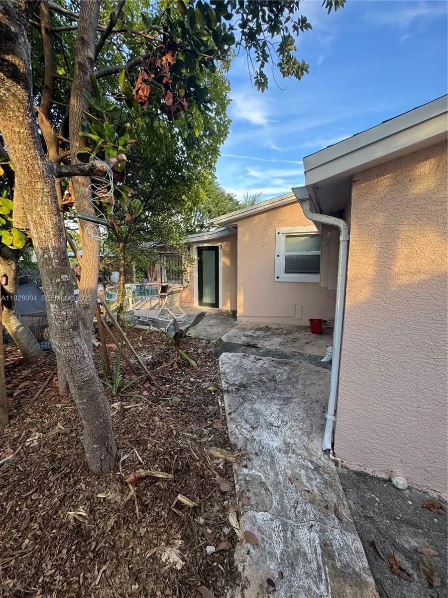 111 NE 175th St, North Miami Beach, FL 33162 - Image #2