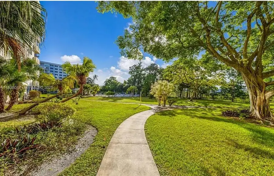 4330 Hillcrest Dr #405, Hollywood, FL 33021 - Image #3