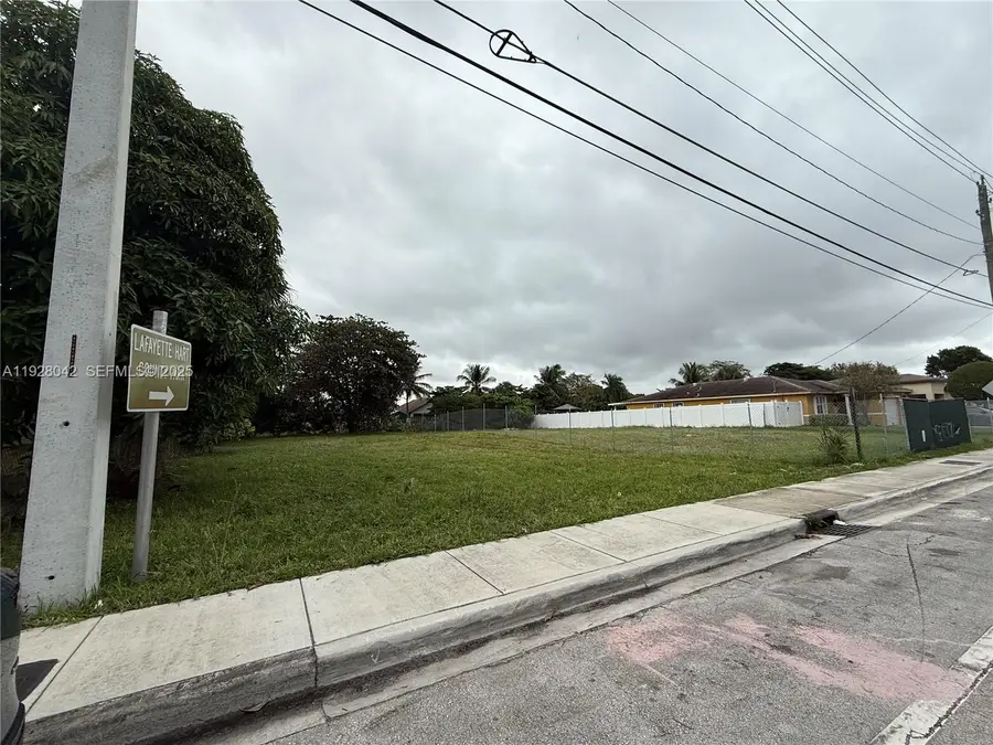 8 NW 8th St, Fort Lauderdale, FL 33311 - Image #2