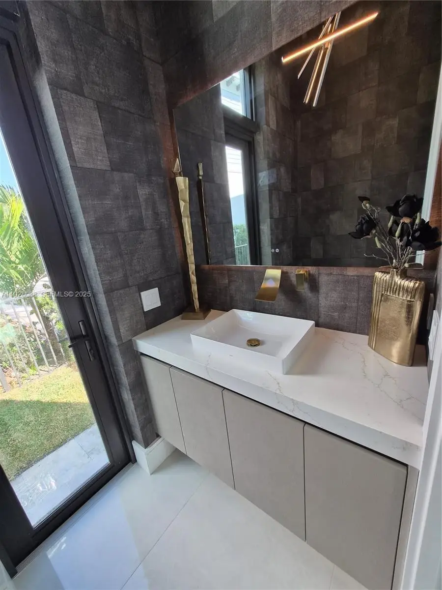 4910 NE 27th Ave, Lighthouse Point, FL 33064 - Image #2