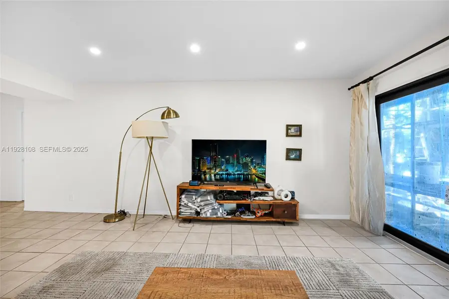 4020 N Hills Dr #29, Hollywood, FL 33021 - Image #3