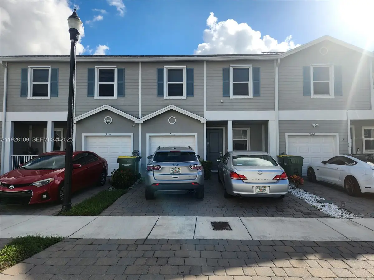 916 SE 17th Ct, Homestead, FL 33034 - Image #1