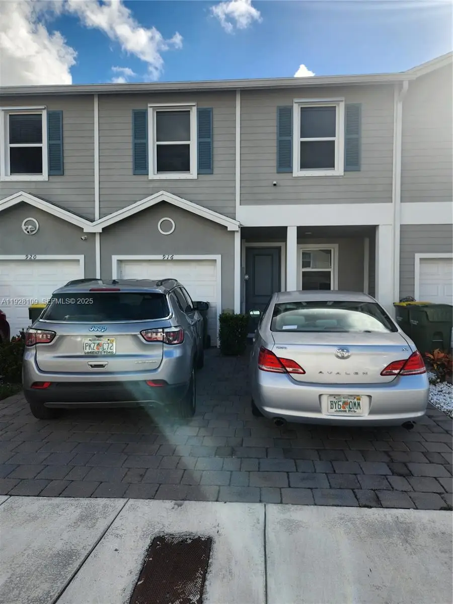 916 SE 17th Ct, Homestead, FL 33034 - Image #2