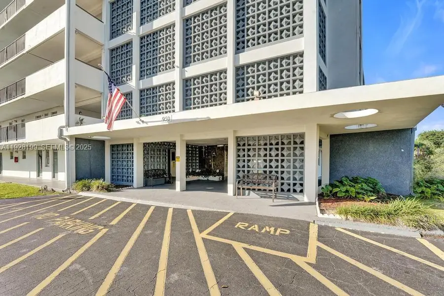 950 Hillcrest Dr #112, Hollywood, FL 33021 - Image #3