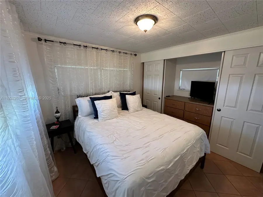 573 NE 47ct, Deerfield Beach, FL 33064 - Image #2