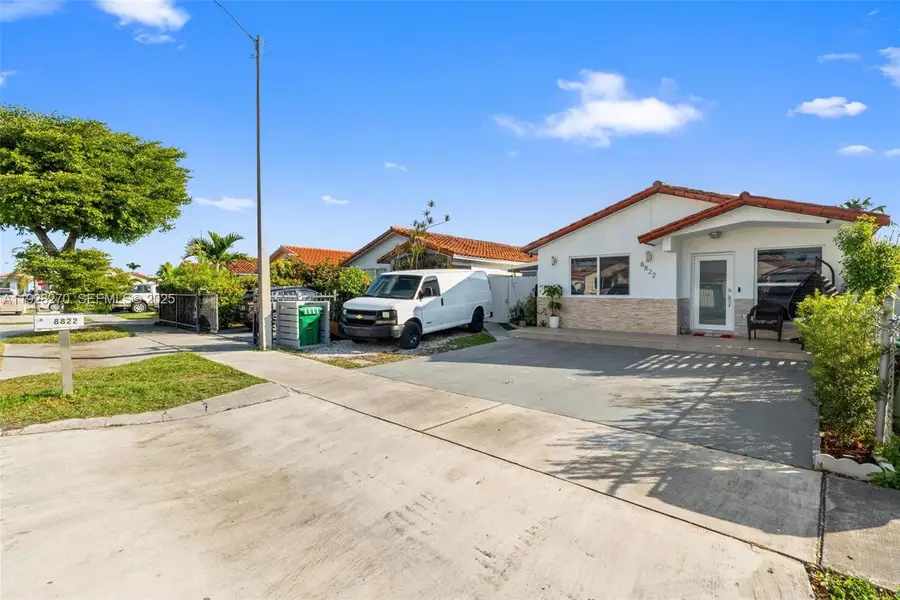 8822 NW 112th Ter, Hialeah Gardens, FL 33018 - Image #2