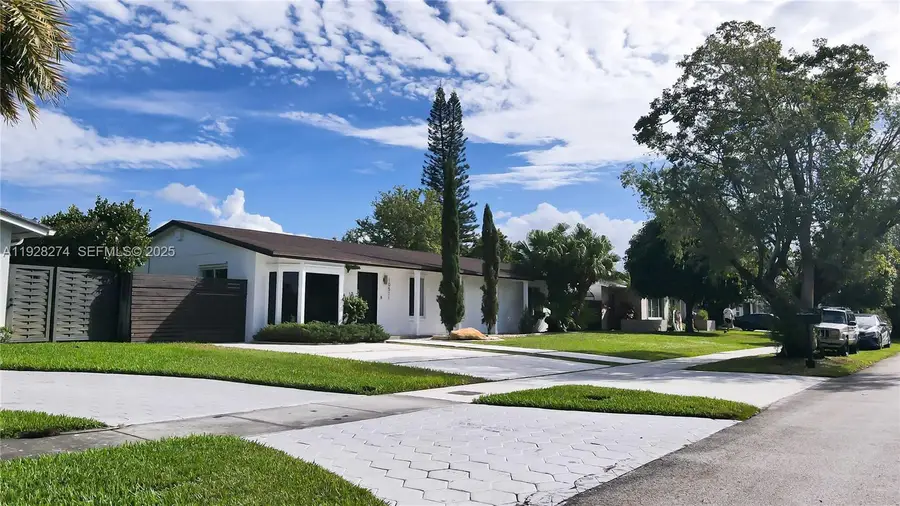 10511 SW 122nd Ct, Miami, FL 33186 - Image #2