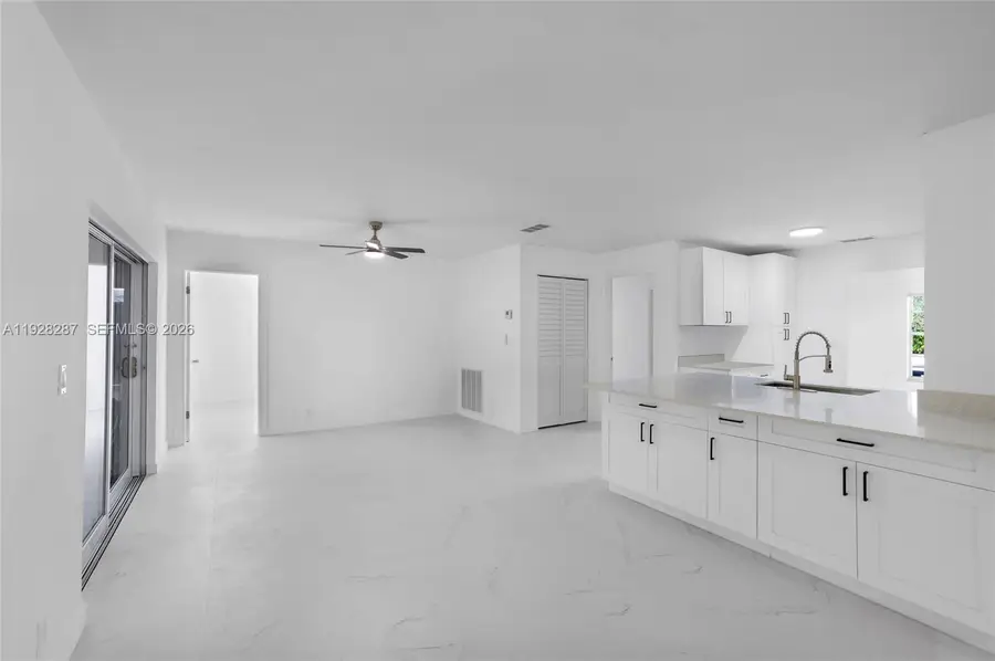 11390 NW 37th St, Coral Springs, FL 33065 - #2