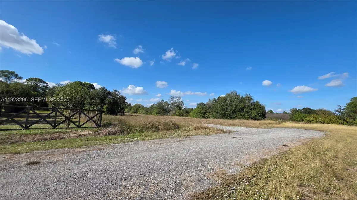 380 N Jinete St, Clewiston, FL 33440 - #1