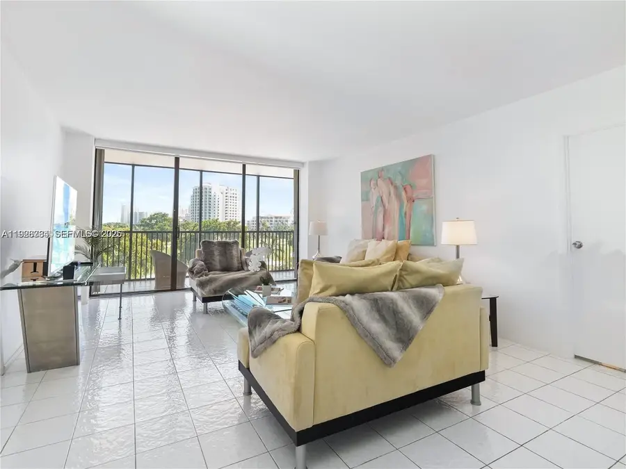 20379 W Country Club Dr #536, Aventura, FL 33180 - Image #3