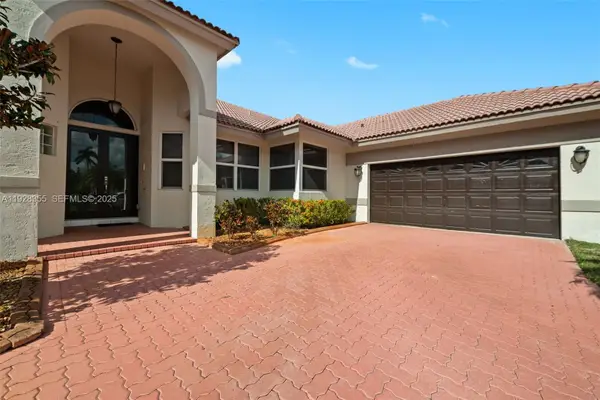 600 E Cypress Pointe Dr E, Pembroke Pines, FL 33027