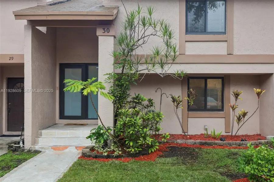 30 Chestnut Cir, Cooper City, FL 33026 - Image #2