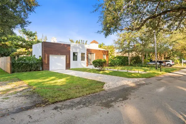 665 NE 117th St, Biscayne Park, FL 33161