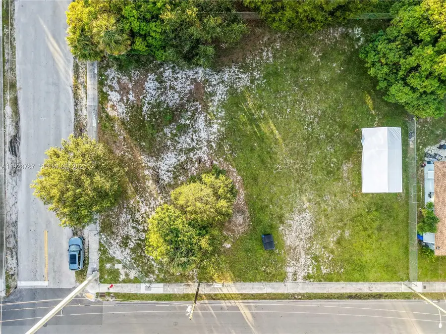 501 NW 7th Ter, Fort Lauderdale, FL 33311 - Image #2