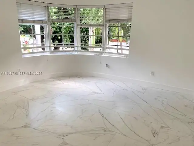 1000 Meridian Ave #23, Miami Beach, FL 33139 - Image #2