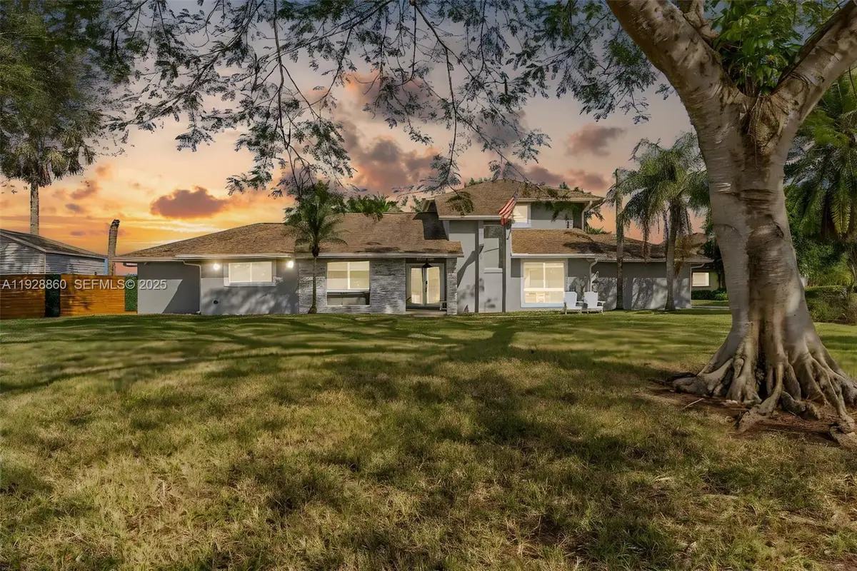 15151 SW 164th Ter, Miami, FL 33187 - Image #1