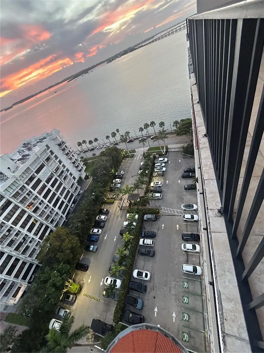 1450 Brickell Bay Dr #1706, Miami, FL 33131 - Image #2