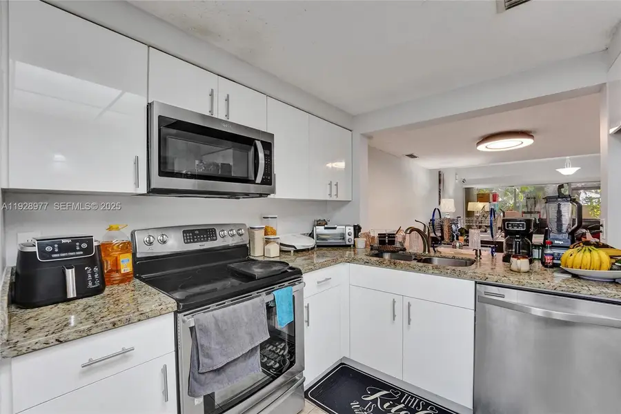 3592 NW 83rd Ln, Sunrise, FL 33351 - Image #2