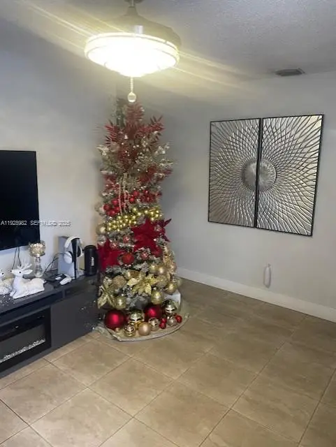 1011 NW 27th Ct, Miami, FL 33125 - Image #2