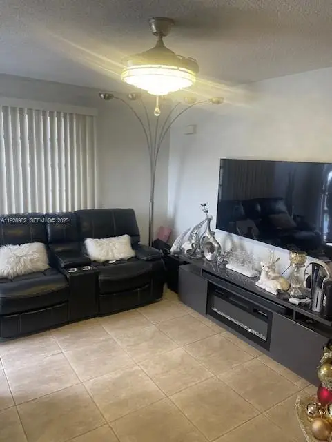 1011 NW 27th Ct, Miami, FL 33125 - Image #3