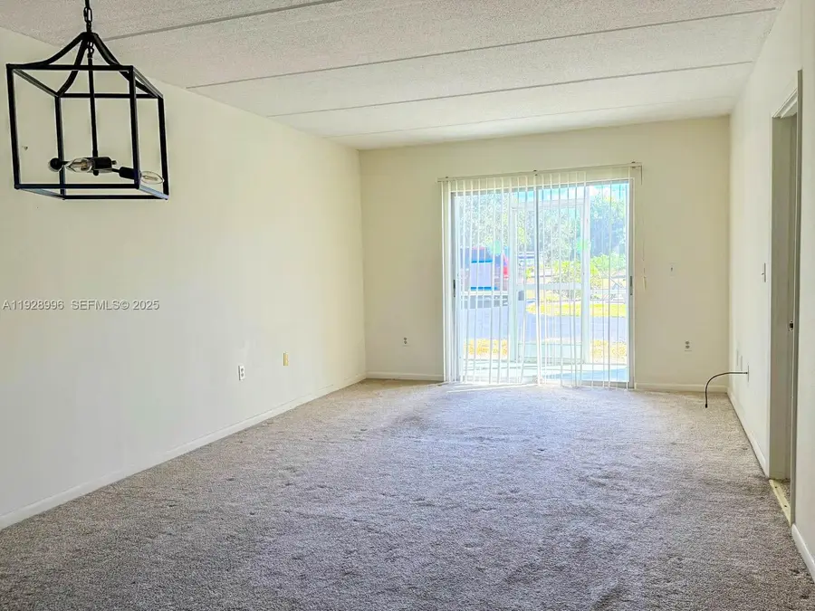 649 S Tamiami Trail #112, Venice, FL 34285 - Image #2