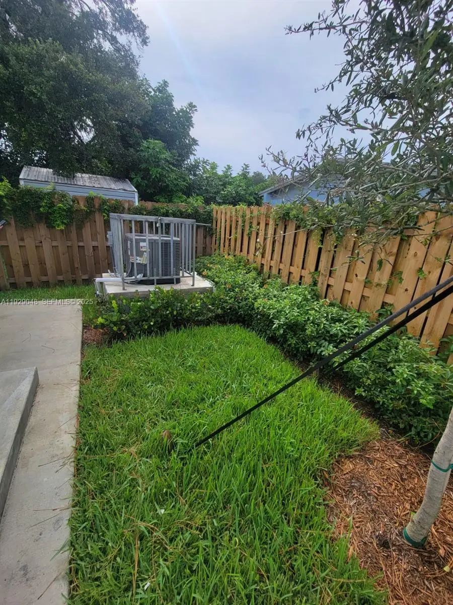 1809 NW 8th Pl, Fort Lauderdale, FL 33311 - Image #2