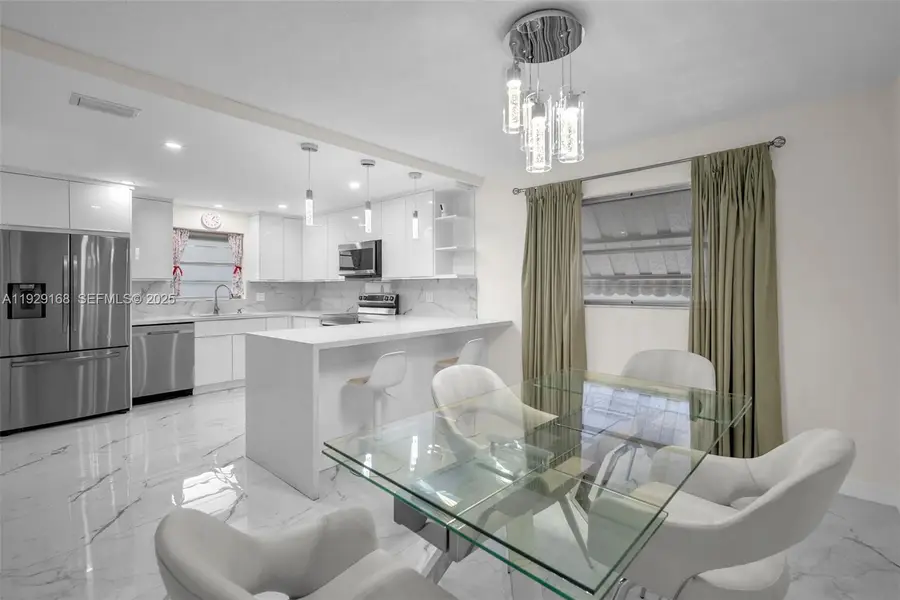 500 S Luna Ct #7, Hollywood, FL 33021 - Image #2