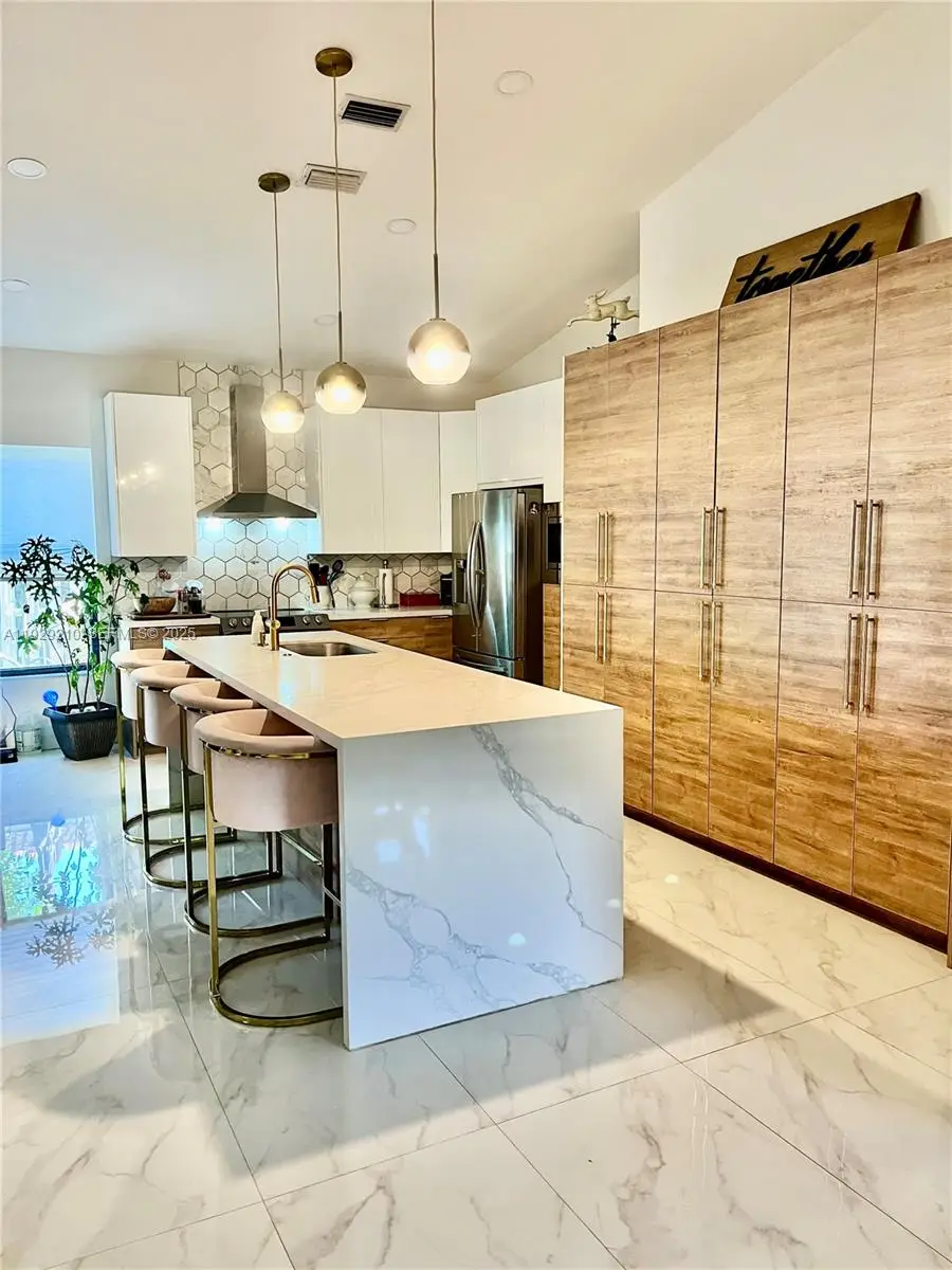 6201 Portsmouth Ln, Davie, FL 33331 - Image #2