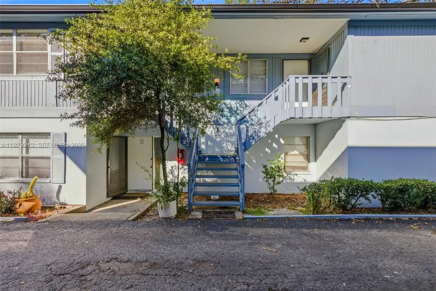 9208 N Connechusett Rd, Tampa, FL 33617 - Image #3