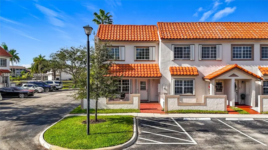 9521 NW 42nd St, Sunrise, FL 33351 - Image #2