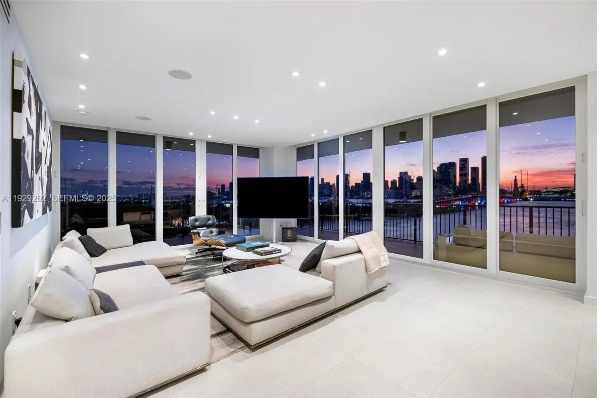 1000 Venetian Way #1004, Miami, FL 33139 - Image #1