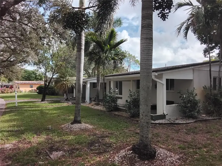 911 W Country Club Cir, Plantation, FL 33317 - Image #2
