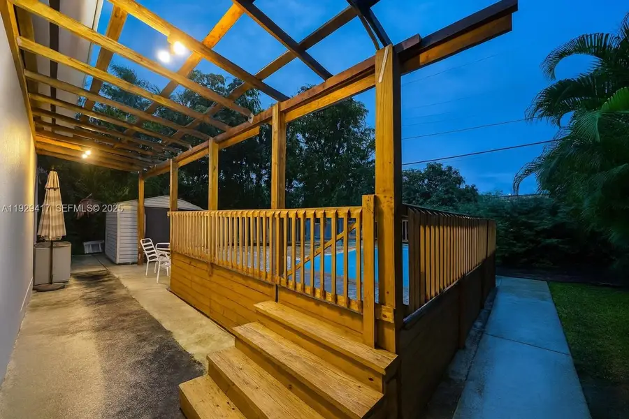 1509 NE 109th St, Miami, FL 33161 - Image #2