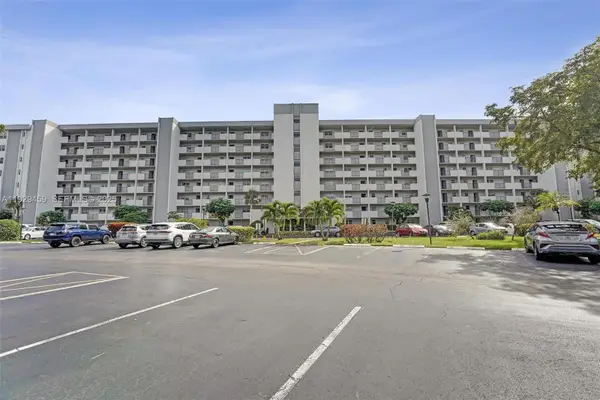 5860 NW 44th St #806, Lauderhill, FL 33319