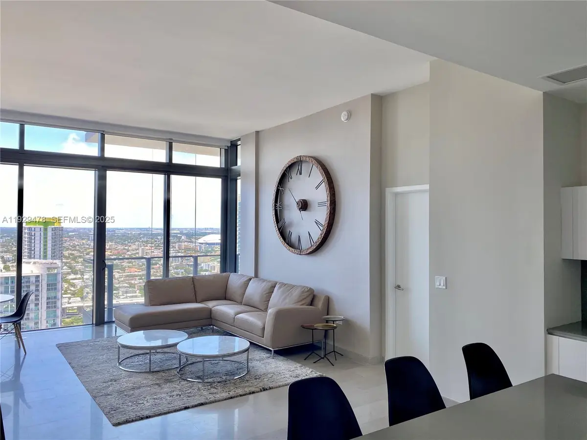 68 SE 6th St #4008, Miami, FL 33131 - Image #1