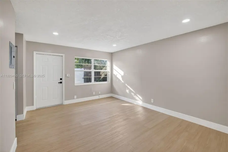 1015 NE 17th Ct, Fort Lauderdale, FL 33305 - Image #3