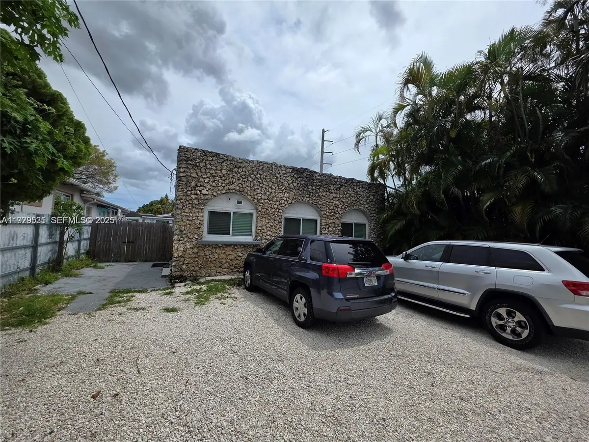 511 NW 62nd Ave, Miami, FL 33126 - Image #1