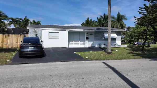 2100 N 57th Way, Hollywood, FL 33021