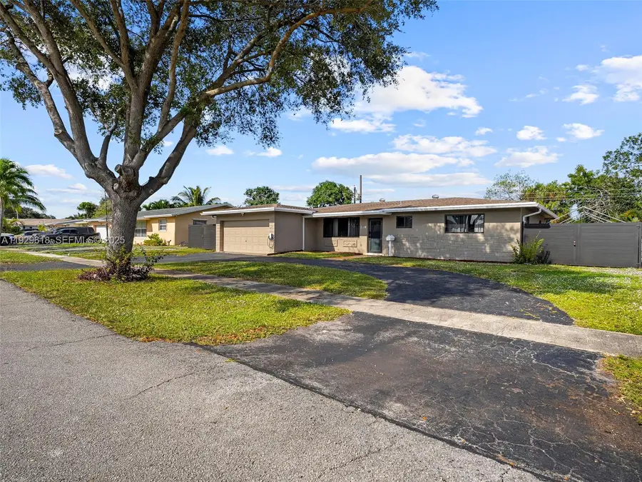 4461 NW 6th St, Plantation, FL 33317 - Image #2