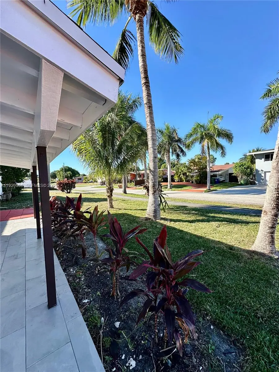 629 SW 4th St, Hallandale Beach, FL 33009 - Image #3