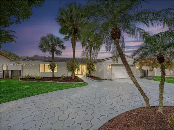 8451 Dundee Ter, Miami Lakes, FL 33016