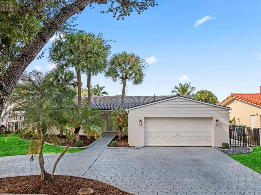 8451 Dundee Ter, Miami Lakes, FL 33016 - Image #3