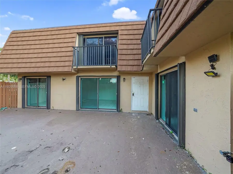 2565 Garden Ct, Cooper City, FL 33026 - Image #2