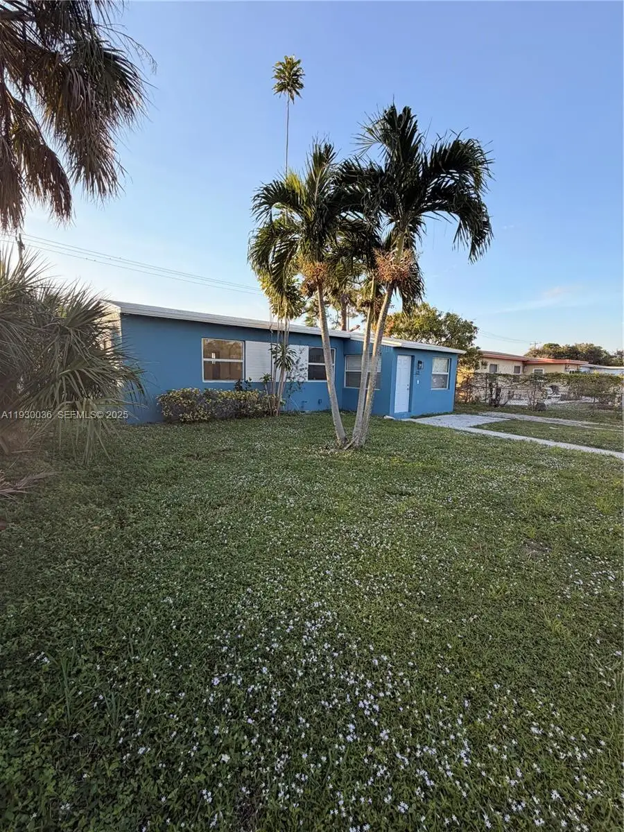 415 NW 29th Ter, Fort Lauderdale, FL 33311 - Image #2