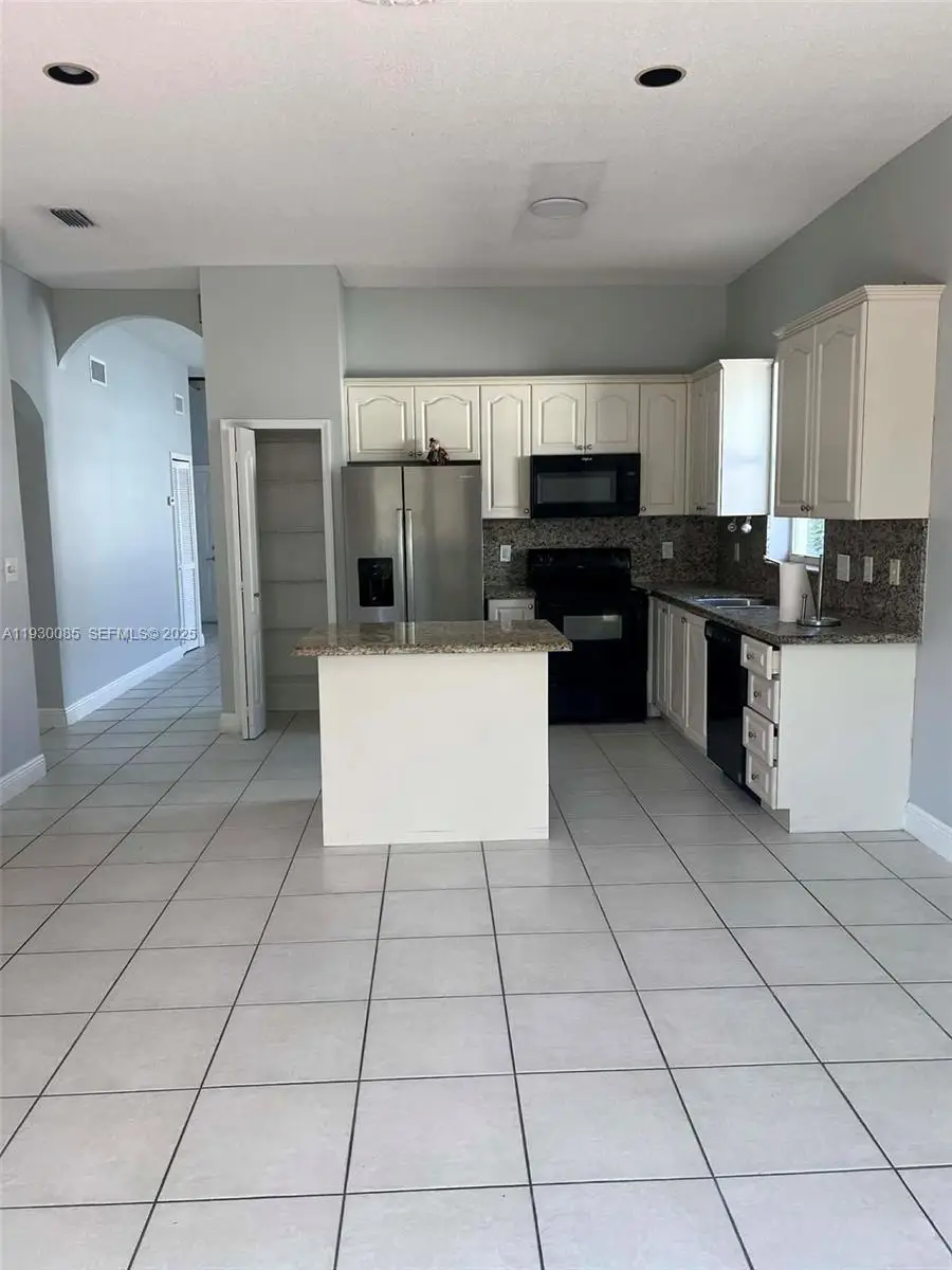 883 SW 142nd Pl, Miami, FL 33184 - Image #3