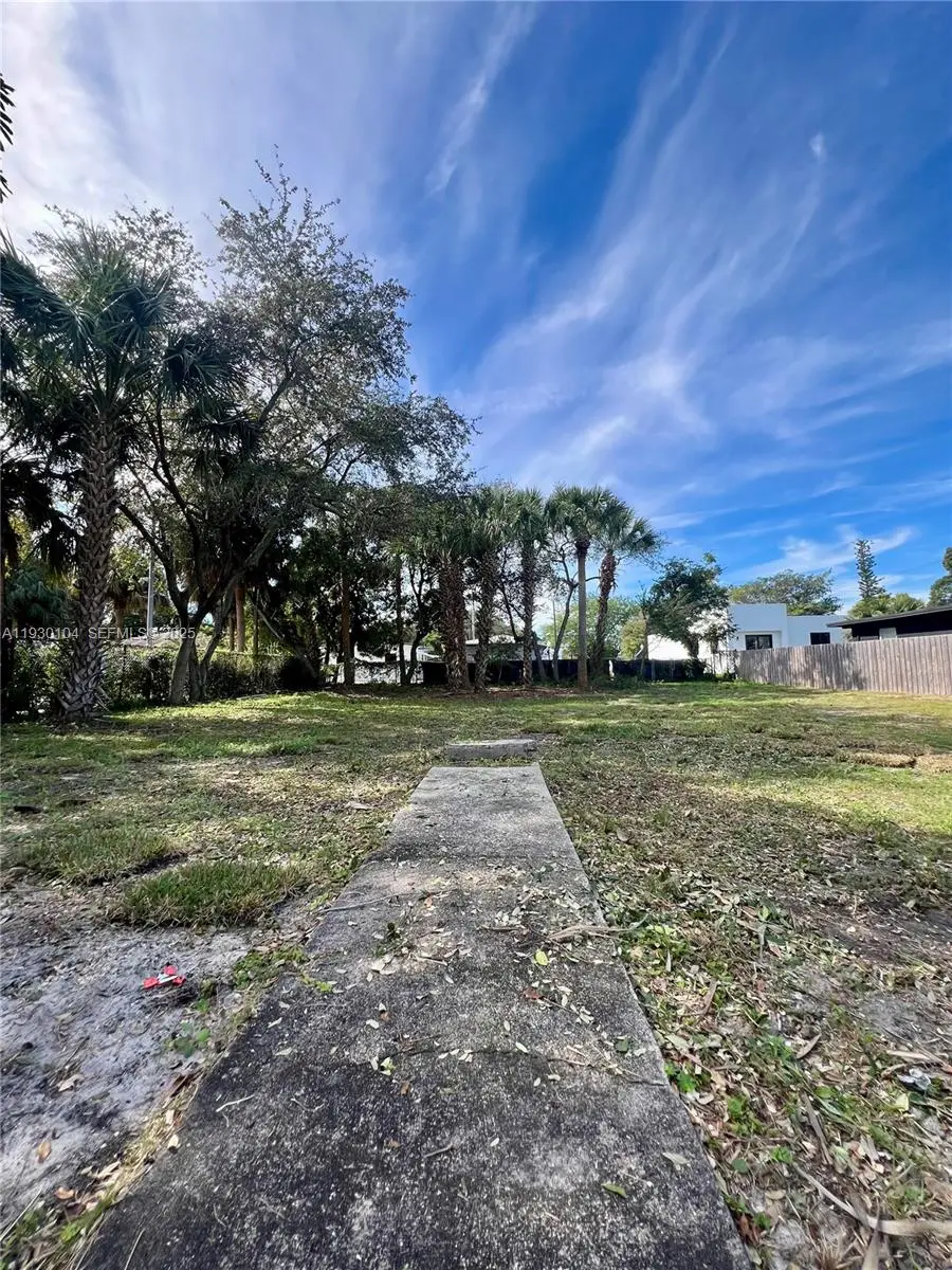 633 NW 14th Ter, Fort Lauderdale, FL 33311 - Image #3