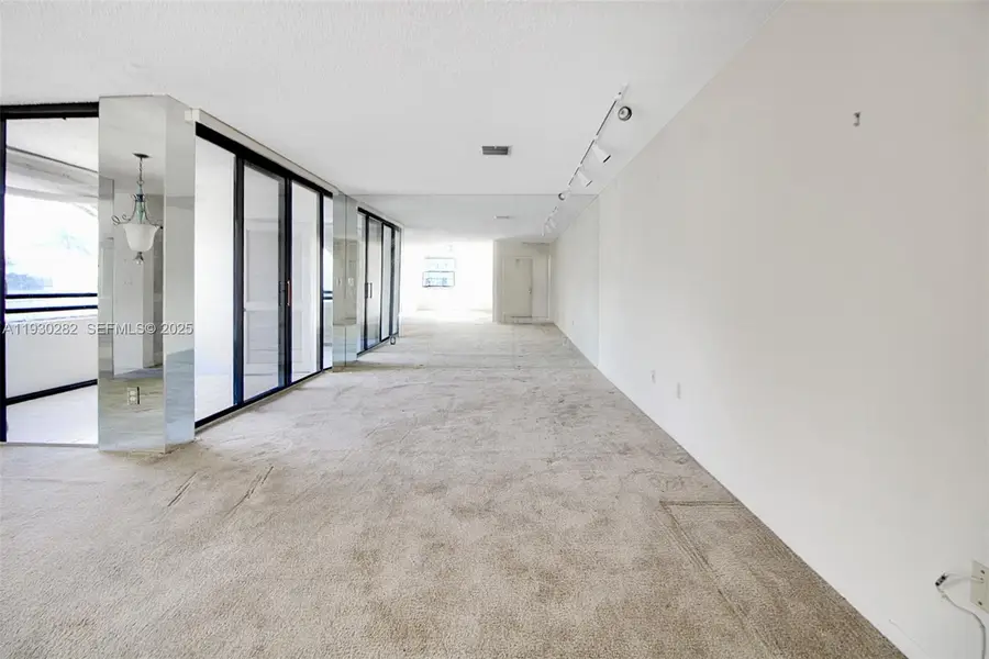 3553 Magellan Cir #317-1, Aventura, FL 33180 - Image #3