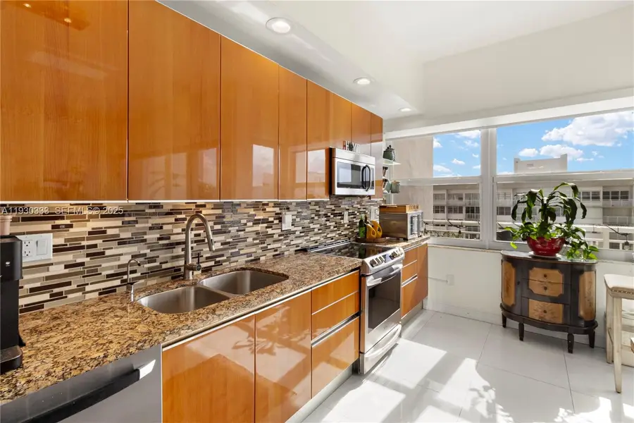 18061 Biscayne Blvd #PH01, Aventura, FL 33160 - Image #2