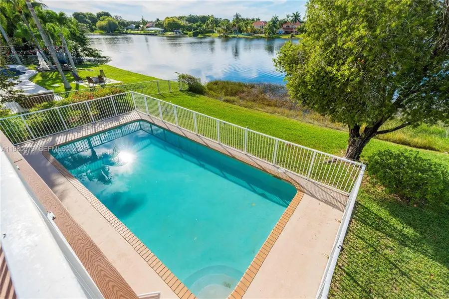 1008 NW 180th Ave, Pembroke Pines, FL 33029 - Image #3